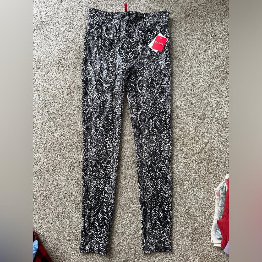 Spanx Faux Leather Snake Shine Leggings Grey Snake / Regular / L